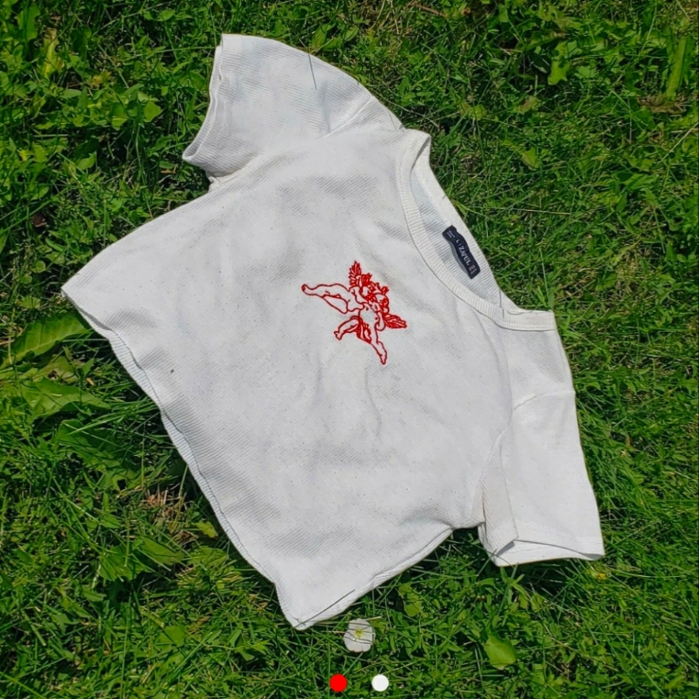 White cropped casual tee with red angel design